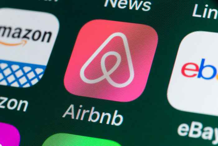 The Evolving Story of Airbnb - Feartured Image